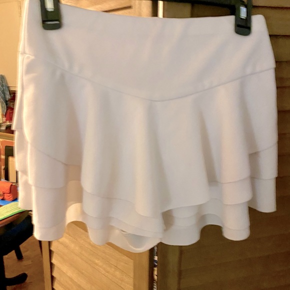 SHEIN white skirt. Size medium - Picture 1 of 4